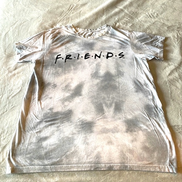 FRIENDS Dresses & Skirts - 🍁2/$20🍁Ladies  FRIENDS nightshirt  in XL